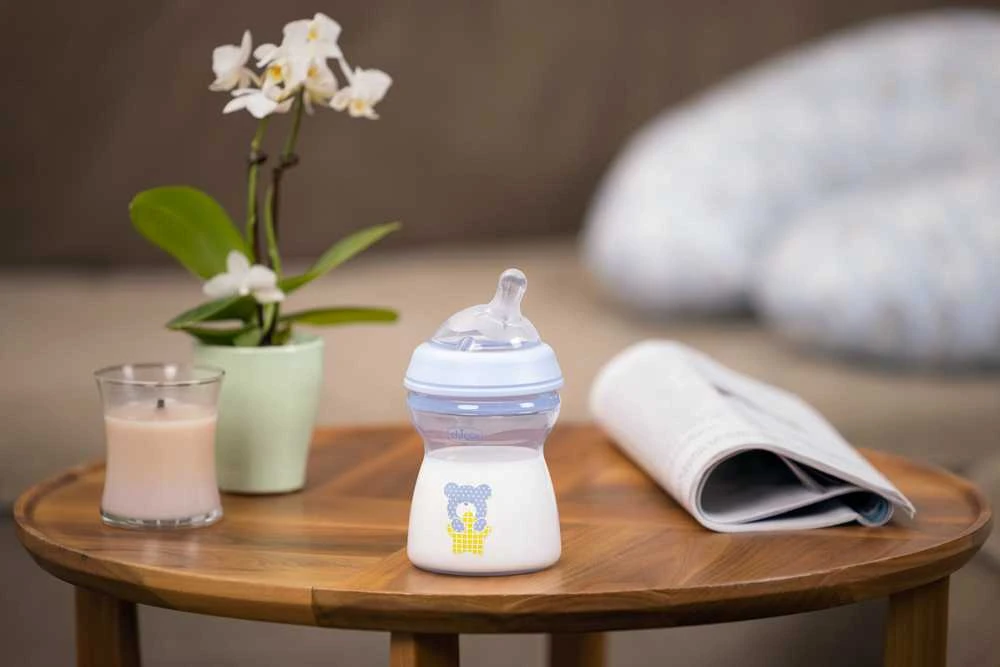 Chicco Bib Nat-Feel 2m Boy silikoninis maitinimo buteliukas vidutinio tėkmės 250ml