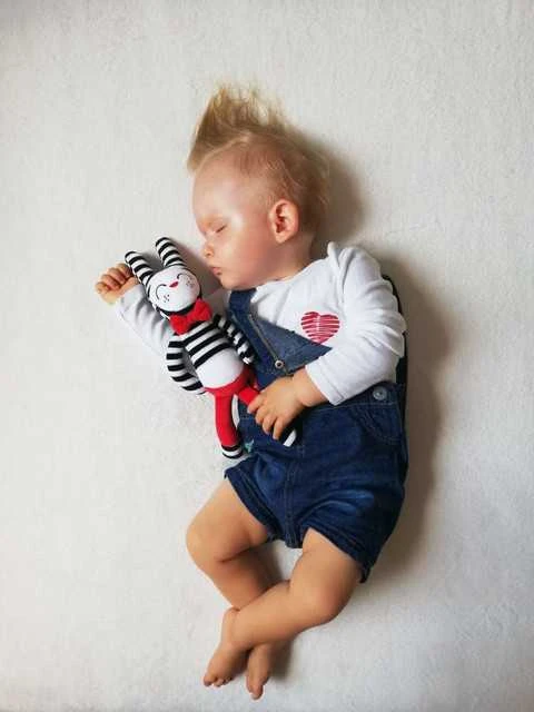 Mom's Care Triušis Hycuś kontrastingas švelnus žaislas