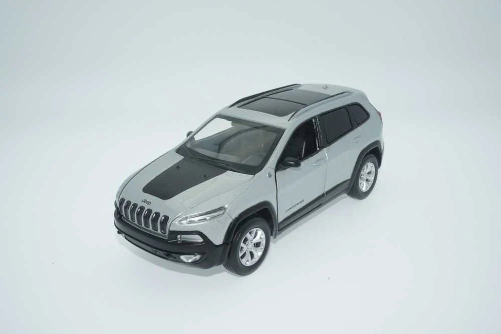 MSZ Automobilis Jeep Cherokee, 1:32
