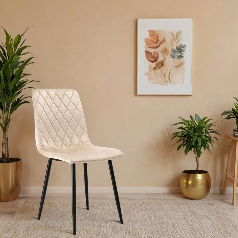 Aksominis krėslas DEXTER, smėlio spalvos, dygsniuotas, metalinėmis kojelėmis, 89 cm aukščio, valgomojo kėdė, virtuvės krėslas, minkštas krėslas