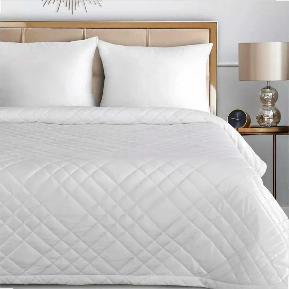 Eurofirany Baltas aksominis dekoratyvinis lovos užtiesalas, 220x240 cm, didelės lovos uždangalas, švelnus poliesterio audinys, elegantiškas miegamojo aksesuaras, minkštas pledas Lovatiesė