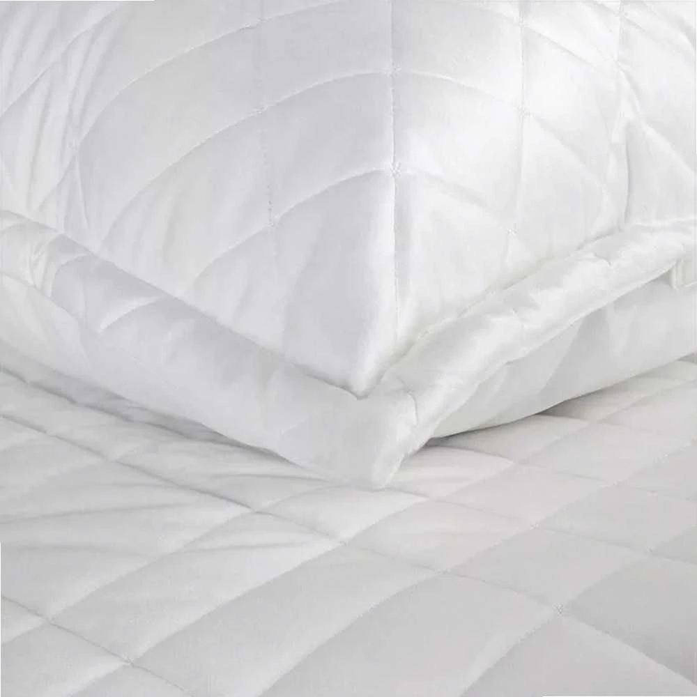 Eurofirany Baltas aksominis dekoratyvinis lovos užtiesalas, 220x240 cm, didelės lovos uždangalas, švelnus poliesterio audinys, elegantiškas miegamojo aksesuaras, minkštas pledas Lovatiesė