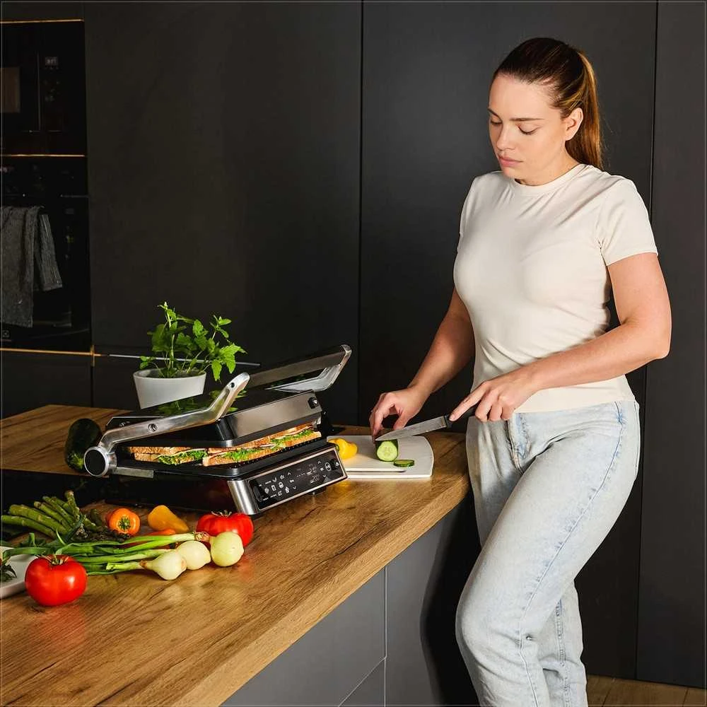 Craftgrill Elektrinis kontaktinis grilis 5-in-1 su mėsos zondu universaliam gaminimui, 2200W galia, keičiamos plokštės, reguliuojamos pozicijos, daugiafunkcis vidaus grilis, kepsninė su zondu