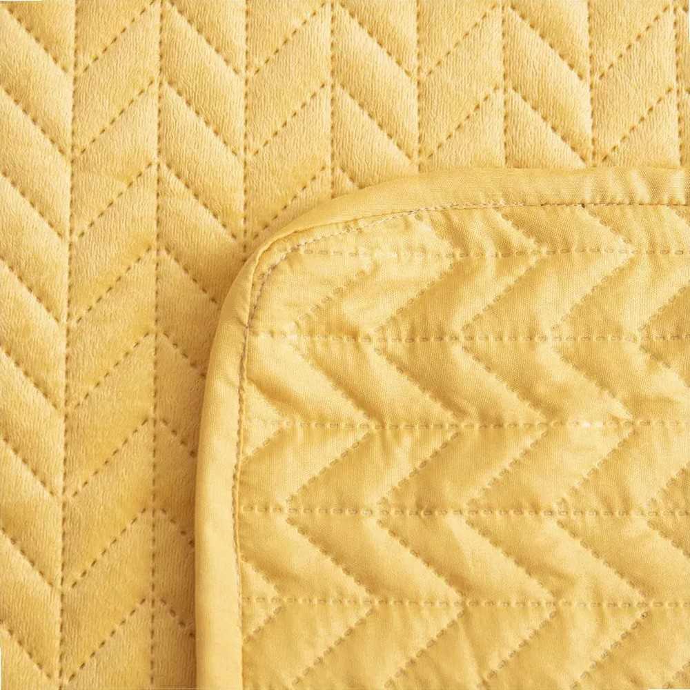 Garstyčių spalvos aksominis dygsniuotas užtiesalas, eglutės rašto siūlės, dvipusis, 240x220 cm, minkštas poliesterio užpildas, lovos prekė
