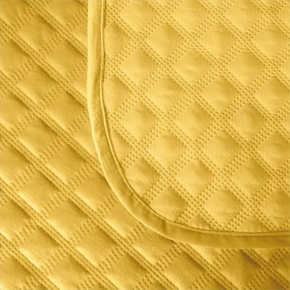 Geltonas dekoratyvinis pledas, dygsniuotas poliesterio pledas, 170x210 cm pledas, geometrinio rašto pledas, svetainės pledas, miegamojo pledas, užtiesalas