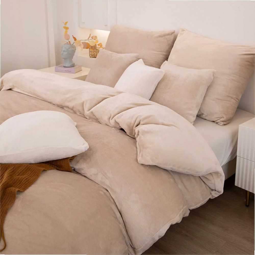 Jaukus mikropluošto patalynės komplektas, 220x200 cm antklodės užvalkalas su pagalvių užvalkalais, minkštas pliušinis pojūtis, šviesiai smėlio spalva, lengva priežiūra, nereikia lyginti