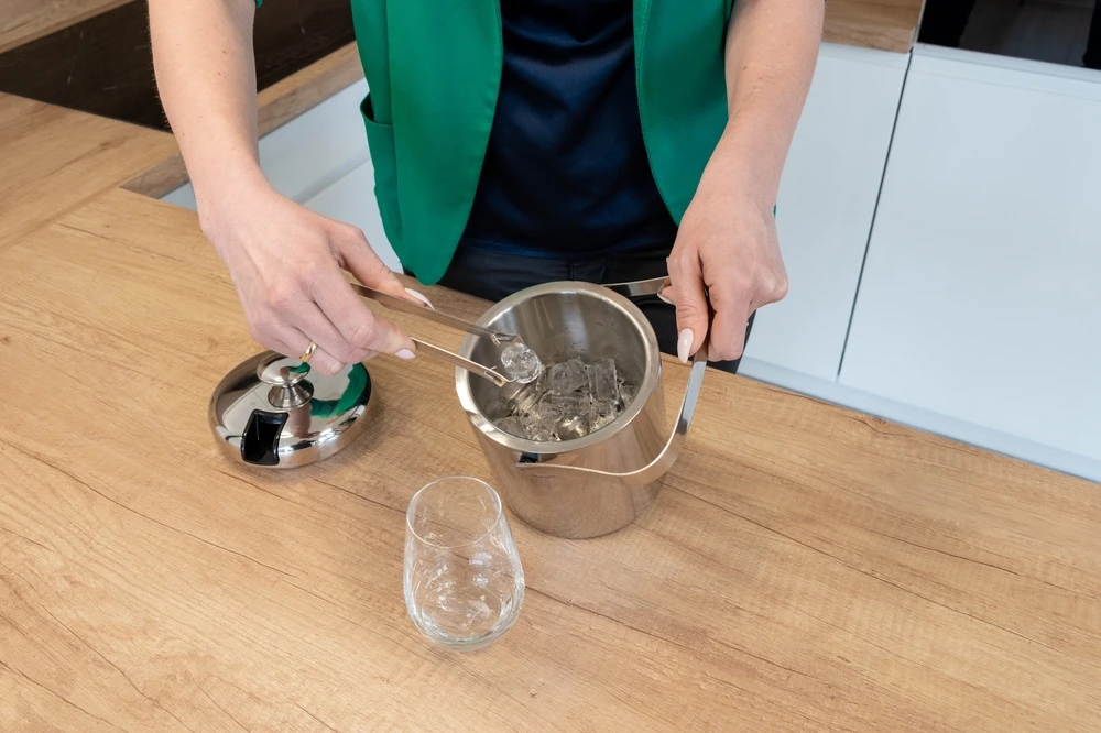 Ledo kibirėlis su žnyplėmis, 1.3 l, nerūdijančio plieno, ledo talpa, šaldytiems gėrimams, kokteiliams