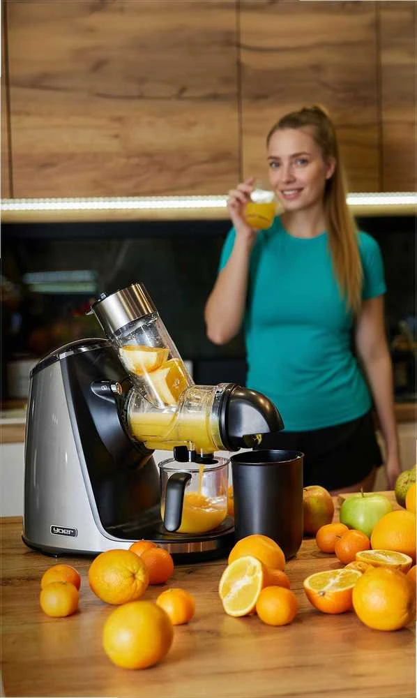 Lėtaeigė sulčiaspaudė su didele anga, 3-in-1 sulčių sorbeto ir tyrės funkcija, 200 W, 0.6 l sulčių ąsotis, 1 l tirščių konteineris, vaisių spaudimo mašina