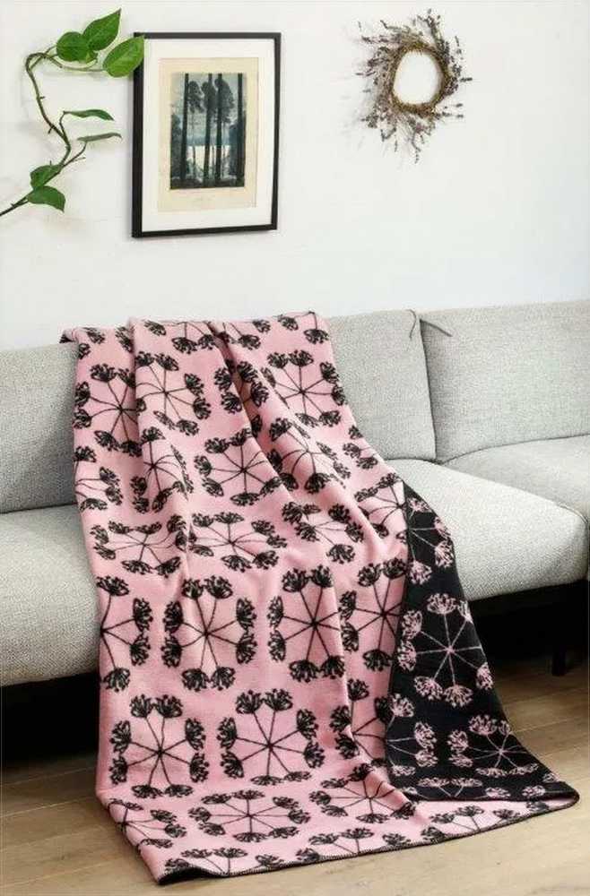 Medvilninis akrilo pledas, 150x200 cm, dvipusis su kutais, pudros rožinė ir grafito pilka, šiltas ir minkštas užtiesalas svetainei ar miegamajam, namų tekstilė