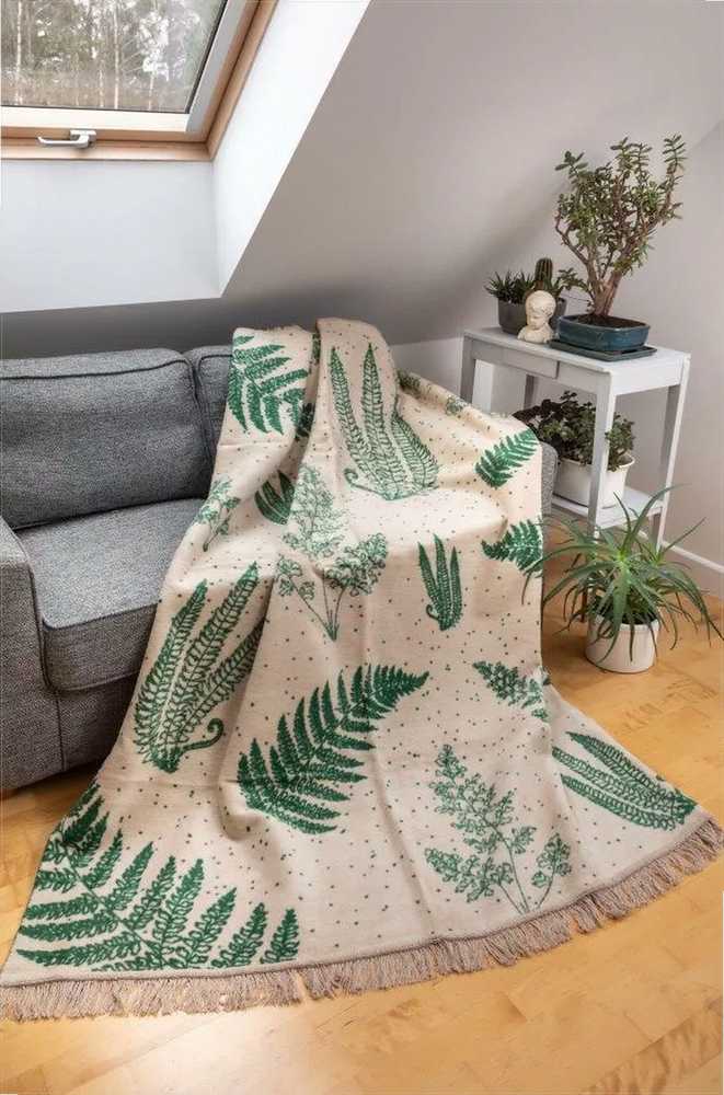 Medvilninis akrilo pledas 150x200 cm, šiltas ir minkštas dvipusis užtiesalas su palmių lapų ir gėlių raštais, smėlio žalia, lovatiesė namams