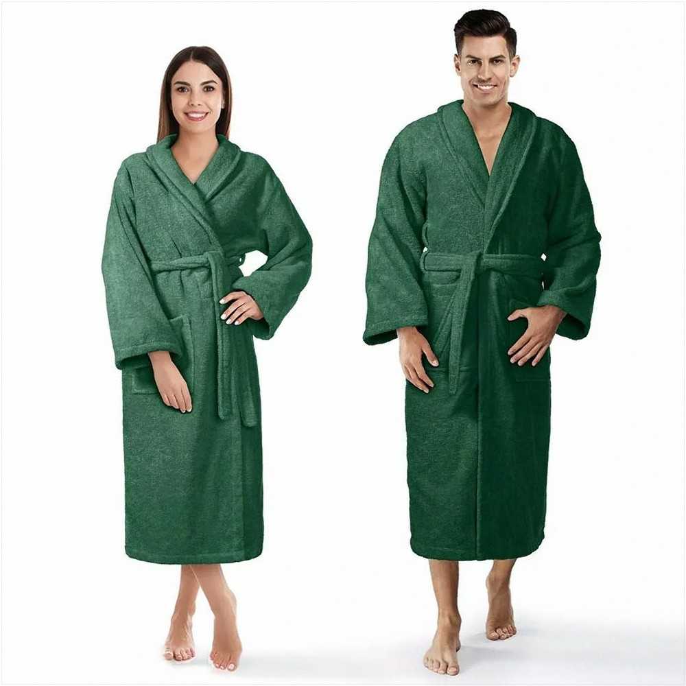 Medvilninis frotinis chalatas, unisex dizainas, ilgis iki kelių, su juosmens diržu ir šoninėmis kišenėmis, 450 g/m² tankis, butelio žalios spalvos, S ir M dydžiai, minkštas namų chalatas