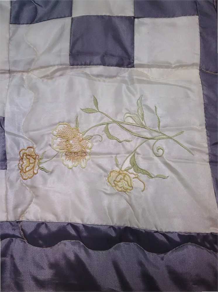 Patalynės komplektas Dekoratyvinis lovatiesės komplektas 220x240 cm su 2 pagalvių užvalkalais 50x60 cm, plieno ir kreminės spalvos raštas 1033, poliesterio lovos užtiesalas, miegamojo tekstilė