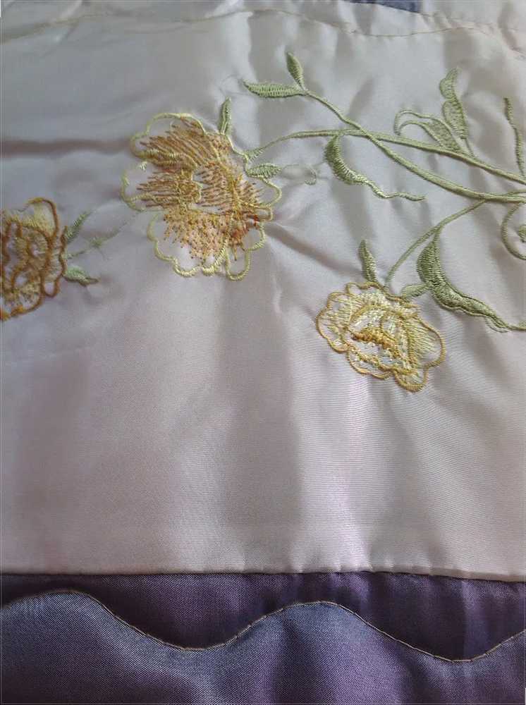 Patalynės komplektas Dekoratyvinis lovatiesės komplektas 220x240 cm su 2 pagalvių užvalkalais 50x60 cm, plieno ir kreminės spalvos raštas 1033, poliesterio lovos užtiesalas, miegamojo tekstilė