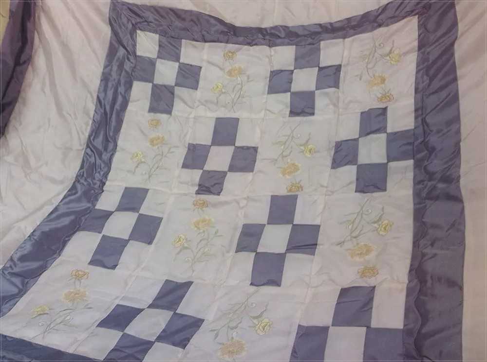 Patalynės komplektas Dekoratyvinis lovatiesės komplektas 220x240 cm su 2 pagalvių užvalkalais 50x60 cm, plieno ir kreminės spalvos raštas 1033, poliesterio lovos užtiesalas, miegamojo tekstilė