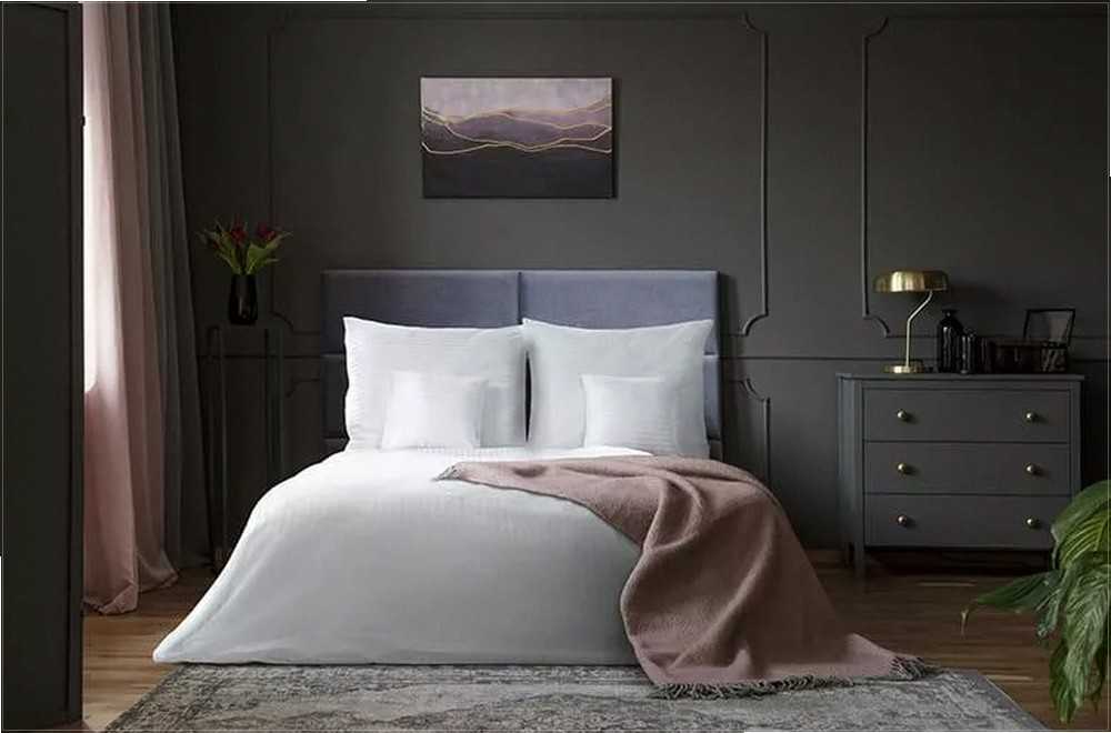 Viešbučio antklodės užvalkalas 160x200 cm, baltas dryžuotas damastas, 0.5 cm juostelės, užtrauktukas, 100% medvilnė 150 g/m², viešbučio patalynė, miegamojo tekstilė