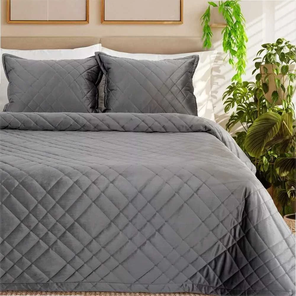 Eurofirany Plieno pilkos spalvos aksominis dekoratyvinis užtiesalas, 170x210 cm, su dekoratyviniu dygsniavimu, vienvietei lovai ar sofai, minkštas pledas Lovatiesė