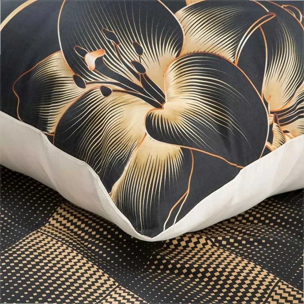 Eurofirany Satino patalynės komplektas 160x200 cm, juodos ir auksinės spalvos lapų geometrinis raštas, skaitmeninė spauda, 3 dalių rinkinys, užtrauktuku užsegami užvalkalai, medvilninė patalynė Patalynė