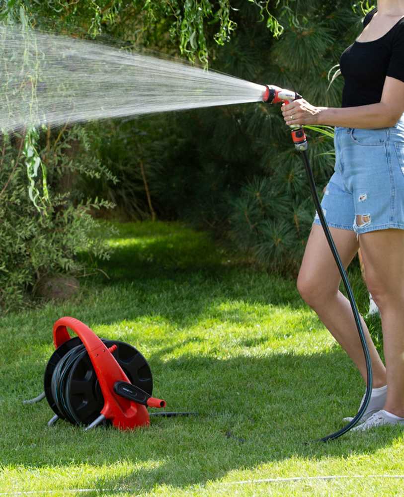 Sodo žarnos stovas su rite, žarnos laikiklis, 20 m 3/4" žarnos talpa, 50 m 1/2" žarnos talpa, žarnos laikymo stovas