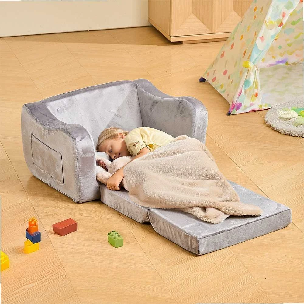 Vaikiška sulankstoma sofa žaidimams ir poilsiui, ypač plati sėdynė, minkšti porankiai, transformuojama sofa mažiems vaikams, vaikiškas poilsio krėslas