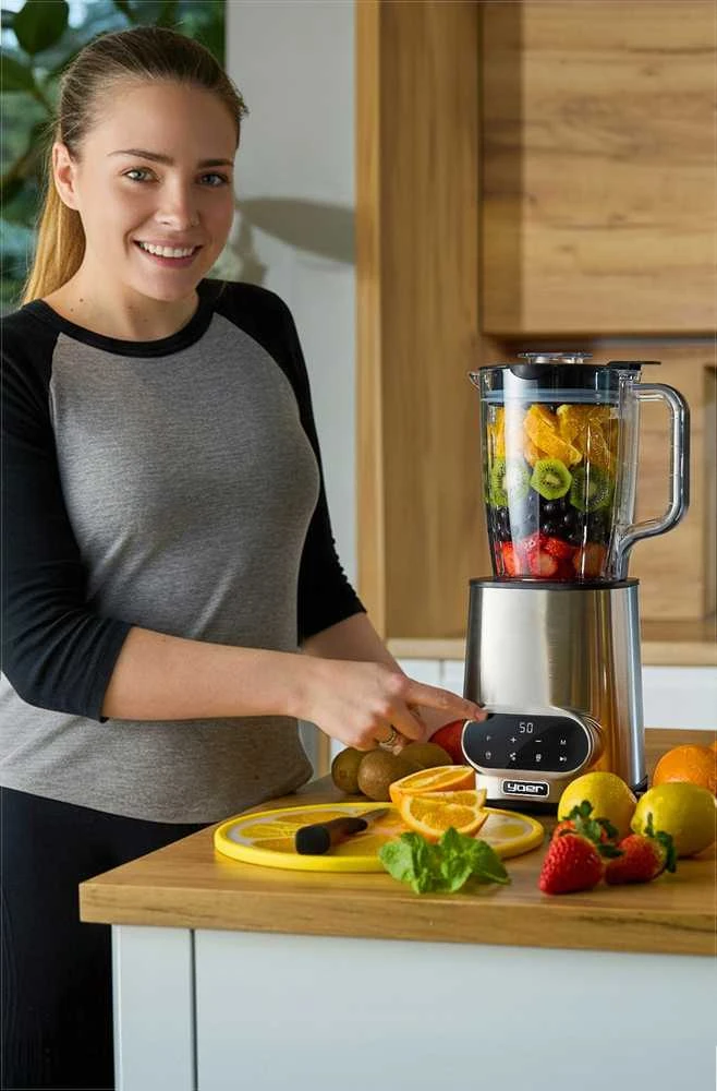 Vitalio Automatinis trintuvas 2.4L 2200W kokteiliams ir sultims, titano ašmenys, tritano ąsotis, nerūdijančio plieno korpusas, didelės galios blenderis, 2.4 litrų virtuvinis kombainas