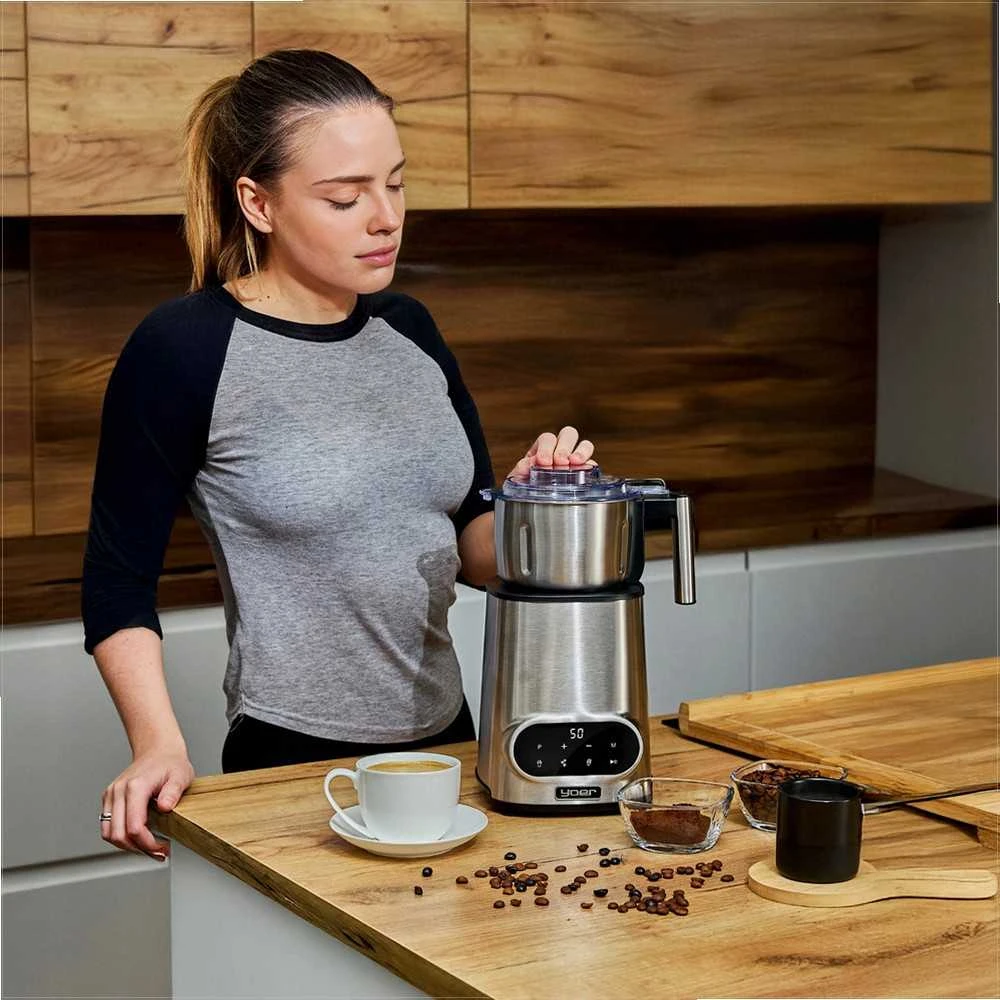 Vitalio Automatinis trintuvas 2.4L 2200W kokteiliams ir sultims, titano ašmenys, tritano ąsotis, nerūdijančio plieno korpusas, didelės galios blenderis, 2.4 litrų virtuvinis kombainas