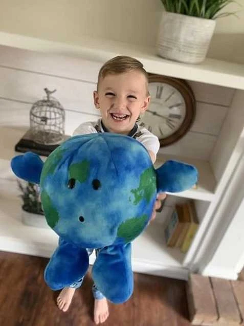 Celestial Buddies Planety Pliušinė planeta – Žemė