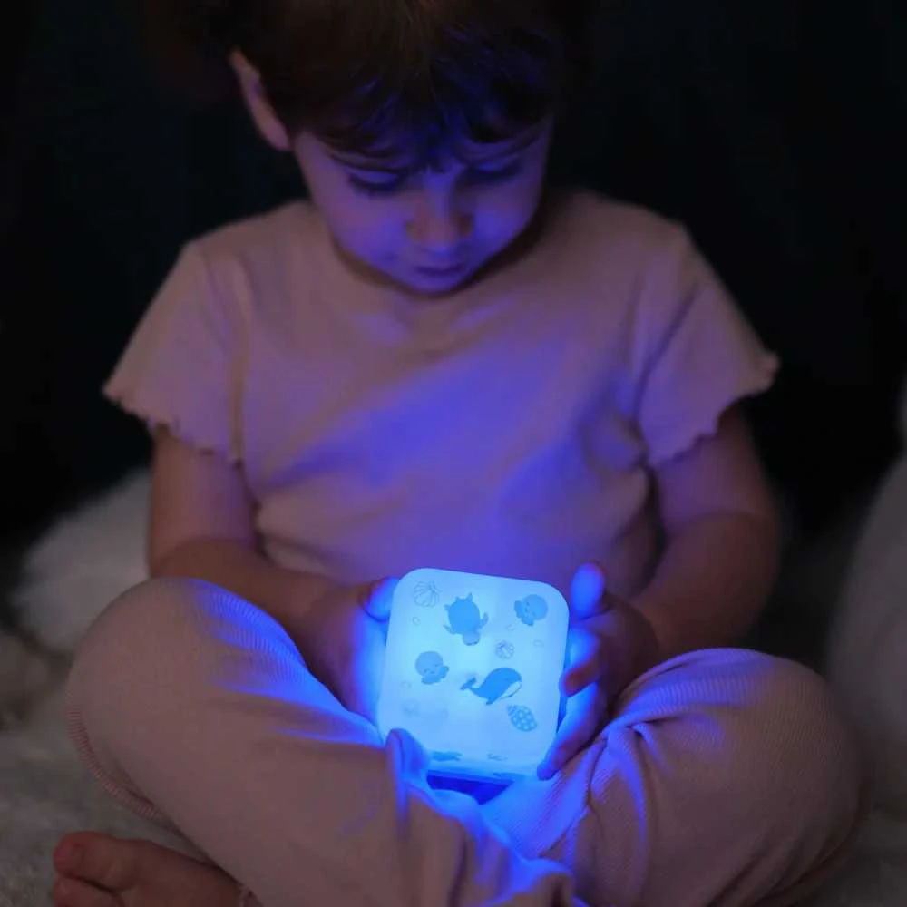 Cloud B Nešiojama naktinė lemputė „Cube B™“ – šviečiantis kubas – vandenyno spalvos