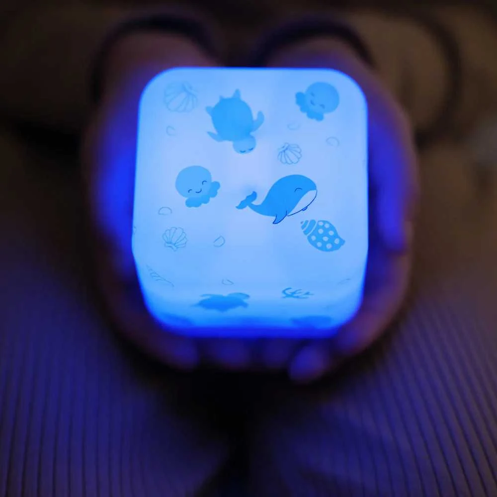 Cloud B Nešiojama naktinė lemputė „Cube B™“ – šviečiantis kubas – vandenyno spalvos