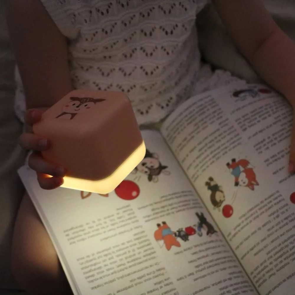 Cloud B Nešiojama naktinė lemputė „Cube B™“ – šviečiantis kubas – Sarenka Finley