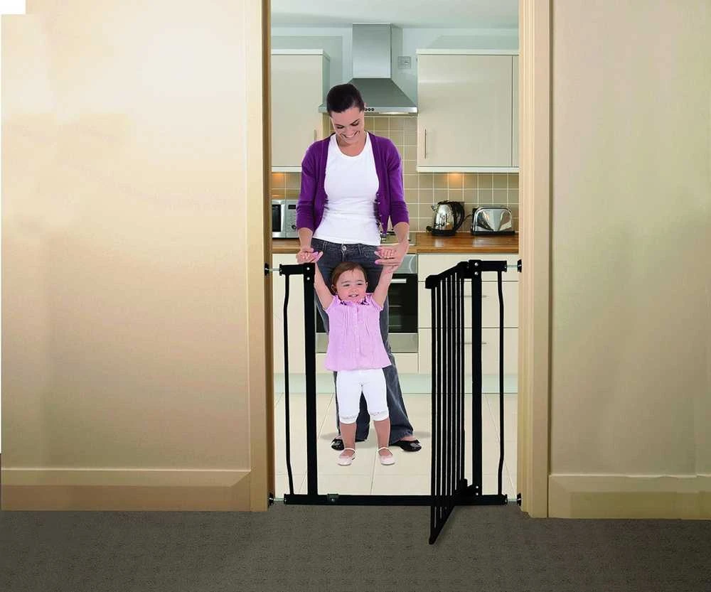 „Dreambaby Liberty Tall Gate“ šunų apsaugos varteliai (plotis: 75–82 cm x aukštis: 93 cm) – juoda