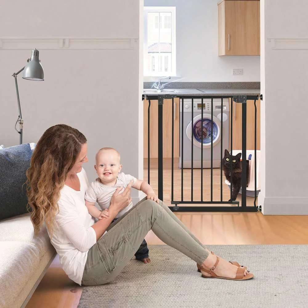 „Dreambaby Liberty Tall Gate“ šunų apsaugos varteliai (plotis: 75–82 cm x aukštis: 93 cm) – juoda