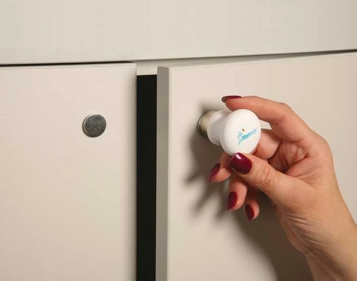 Dreambaby Laikiklis Magnetic Grip Safe (1 laikiklis + 4 įklotai)