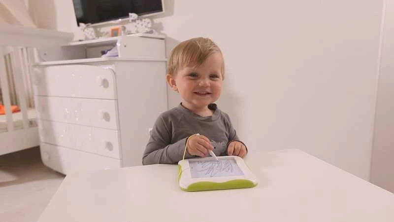First Pirmoji žaislų mini piešimo studija