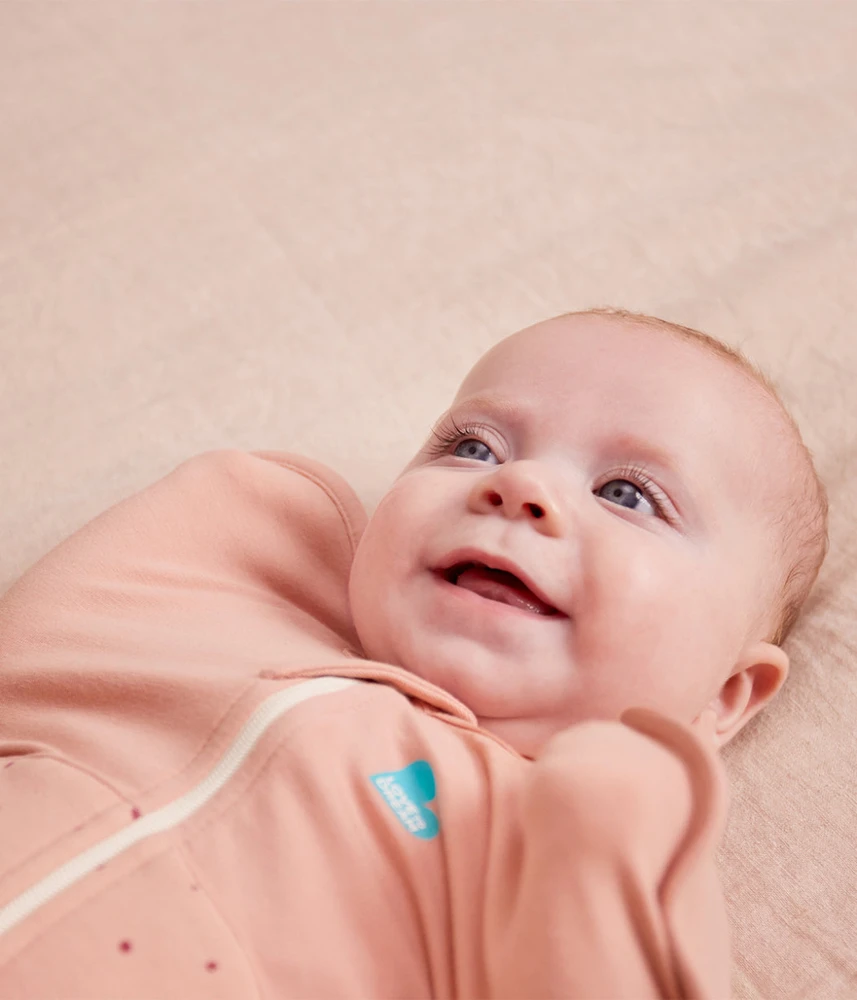 Love To Dream Vystyklavimo apklotas Swaddle UP – M dydis – 2.5 TOG – rožiniais taškeliais