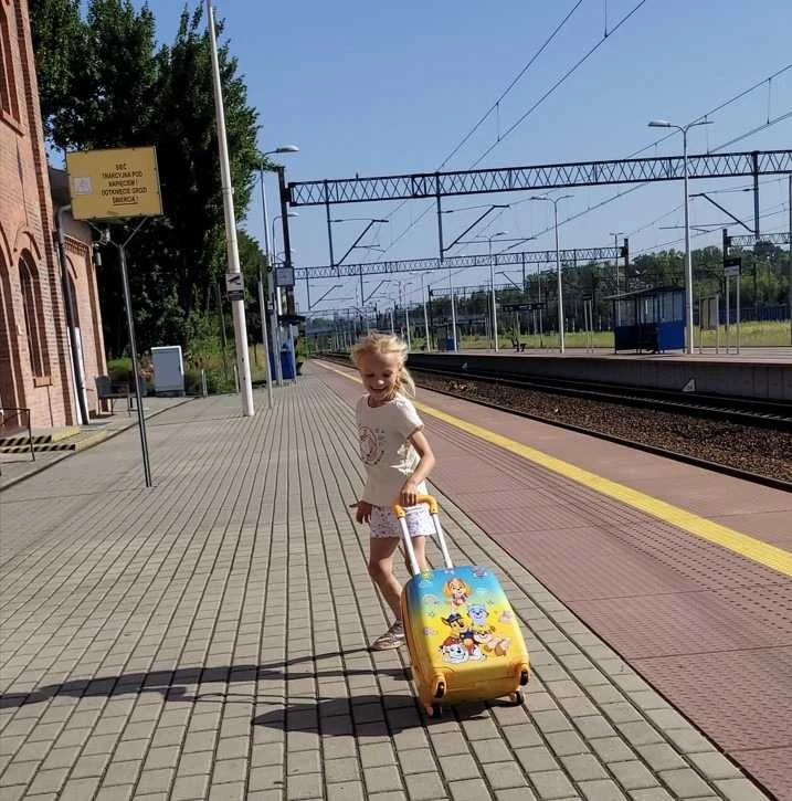 Nickelodeon PAW Patrol kelioninis lagaminas su ratukais vaikams | Geltonas aprašymas - Prekės nuotrauka