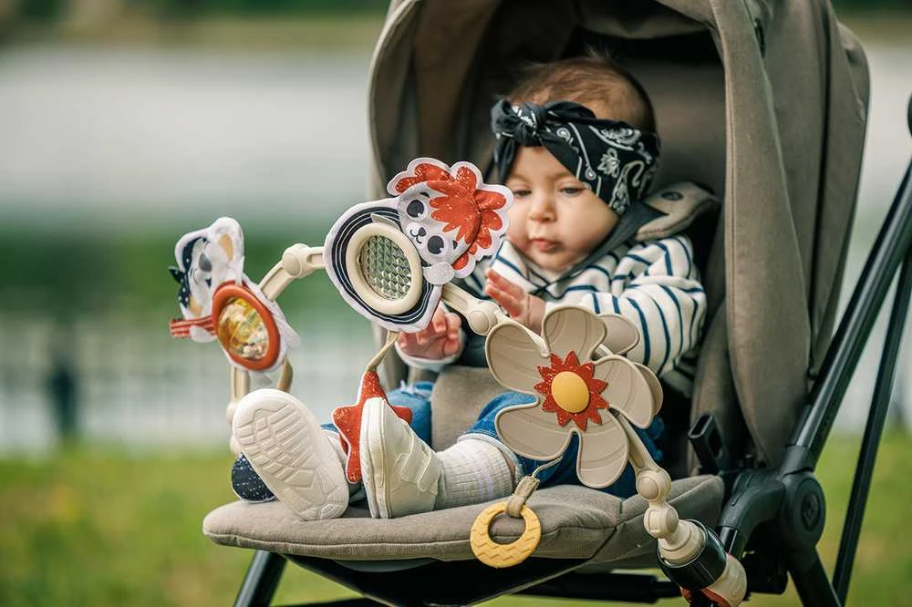 Tiny Love lankas vežimėliui su žaislais ir veidrodėliu