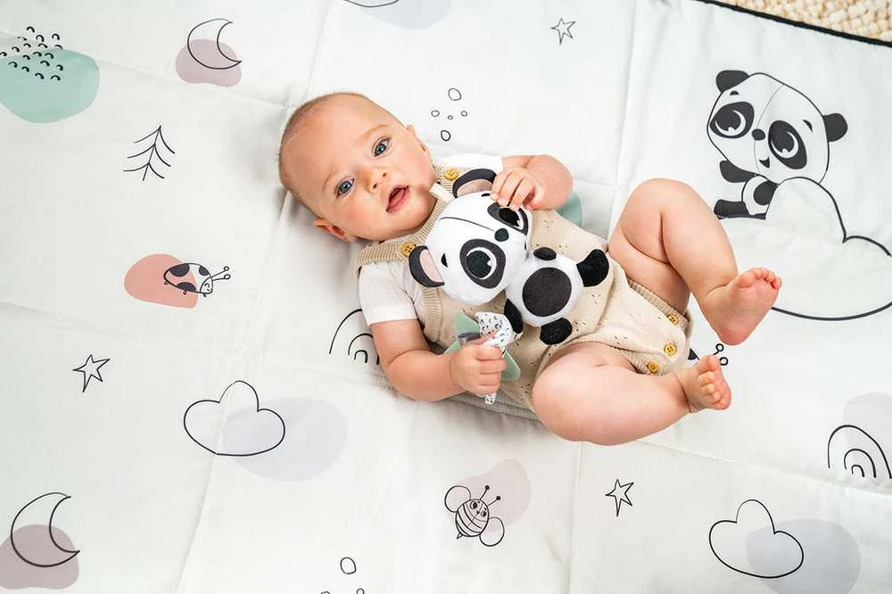 Tiny Love žaislas pakabinamas panda juoda balta