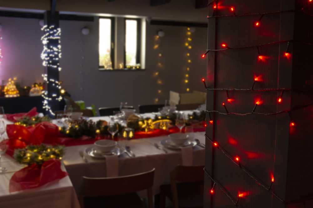 Kalėdų eglutės šviestuvai Retlux 150 LED raudoni