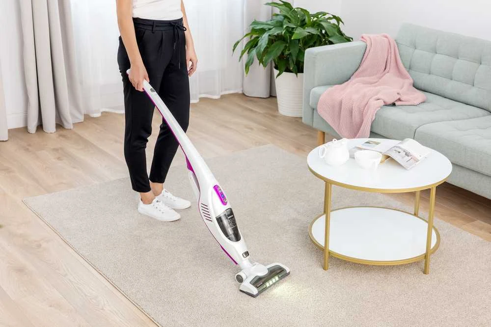 Sencor akumuliatorinis dulkių siurblys 2in1, su nuimamu rankiniu dulkių siurbliu SVC7814VT
