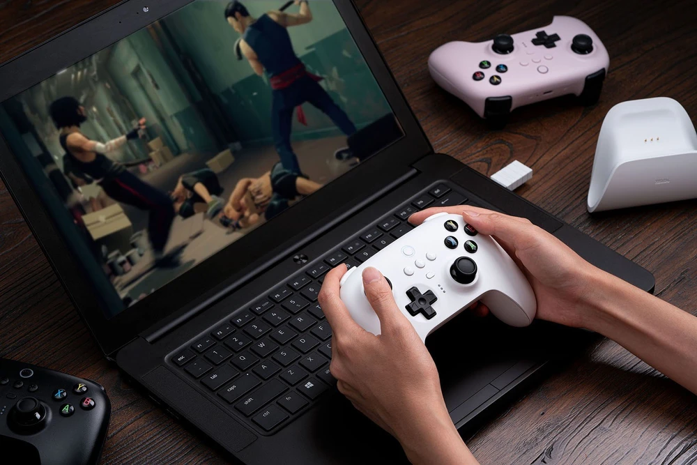 8BitDo Ultimate 2.4G Pad PC Hall Ed/Baltas