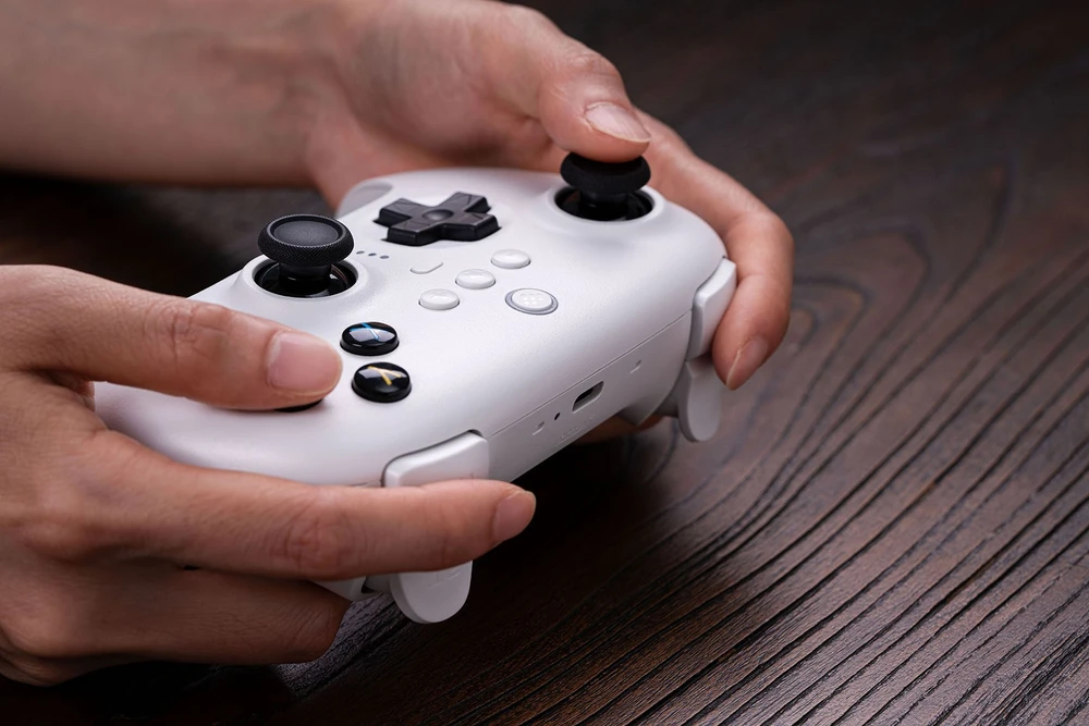 8BitDo Ultimate 2.4G Pad PC Hall Ed/Baltas