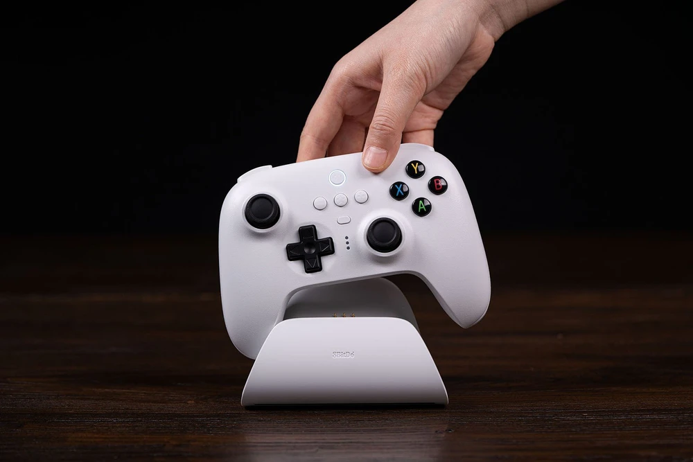 8BitDo Ultimate 2.4G Pad PC Hall Ed/Baltas