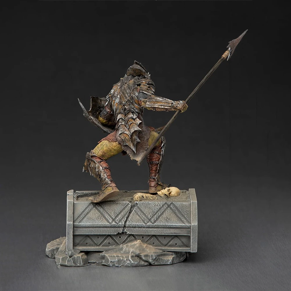 Iron Studios LORD OF THE RINGS Žiedų valdovas – šarvuotų orkų statulos meno skalė 1/10