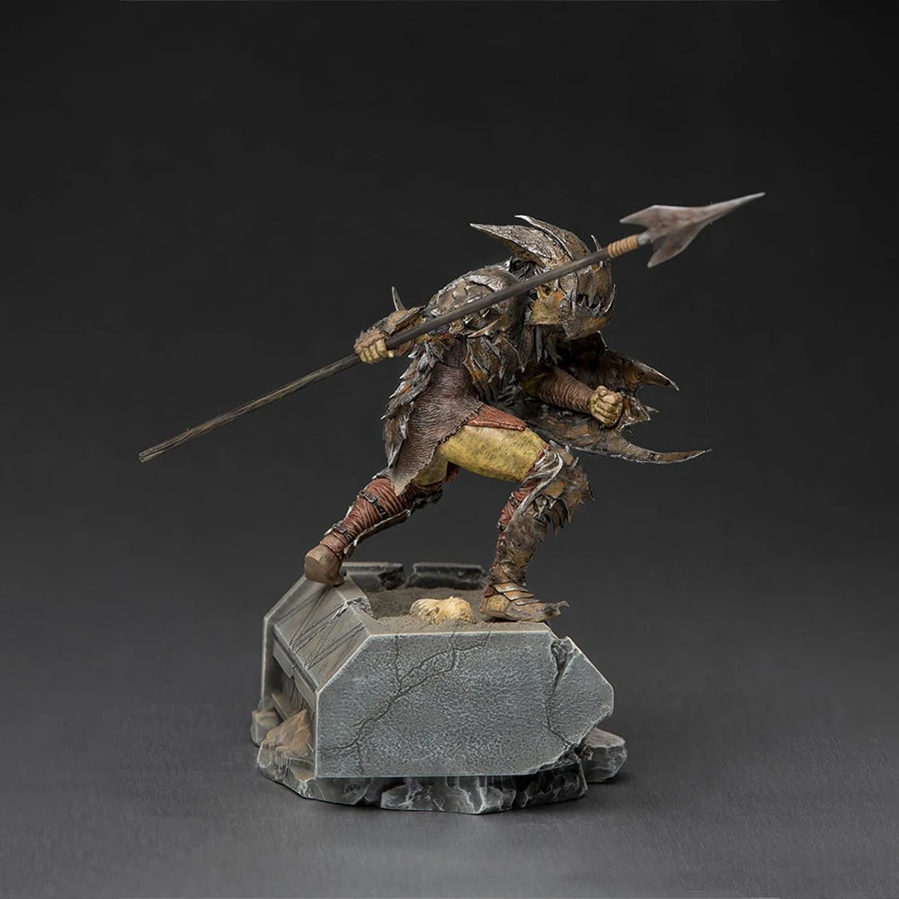 Iron Studios LORD OF THE RINGS Žiedų valdovas – šarvuotų orkų statulos meno skalė 1/10