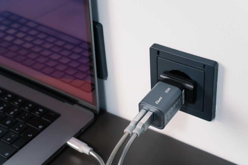 Verbatim - GNC-35 GaN Charger 2 Port 35W USB-A/USB-C