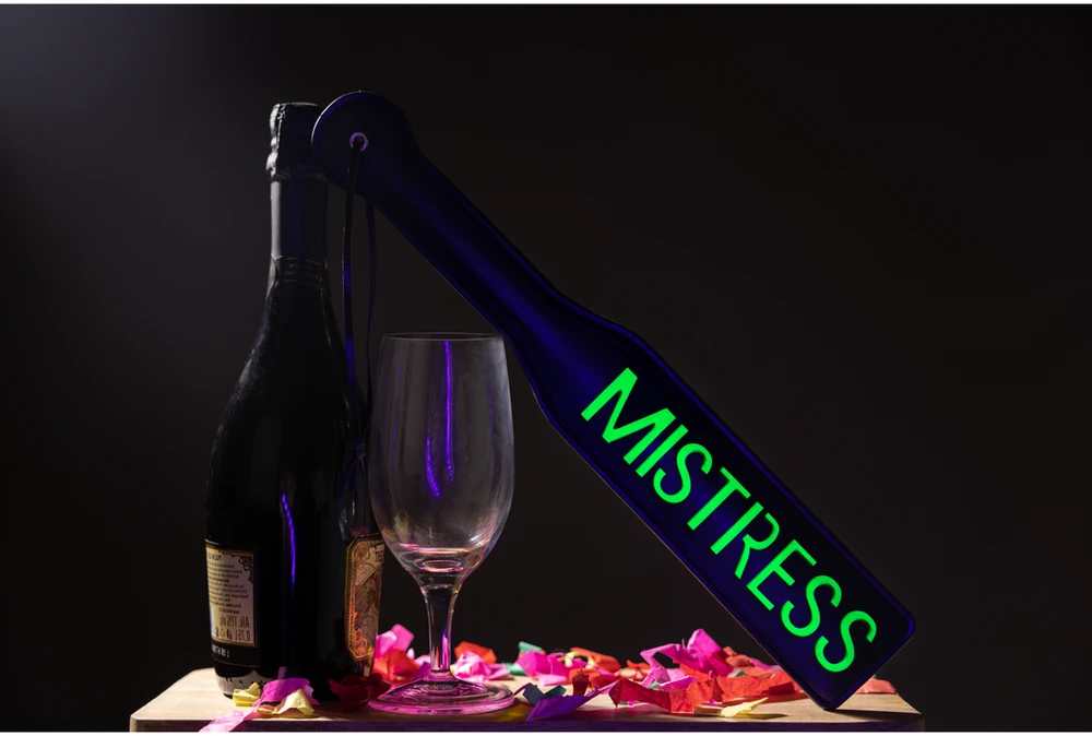 Ouch By Shots Ouch! 'Mistress'' Paddle - Glow in the Dark - Juodas/Neon Žalias