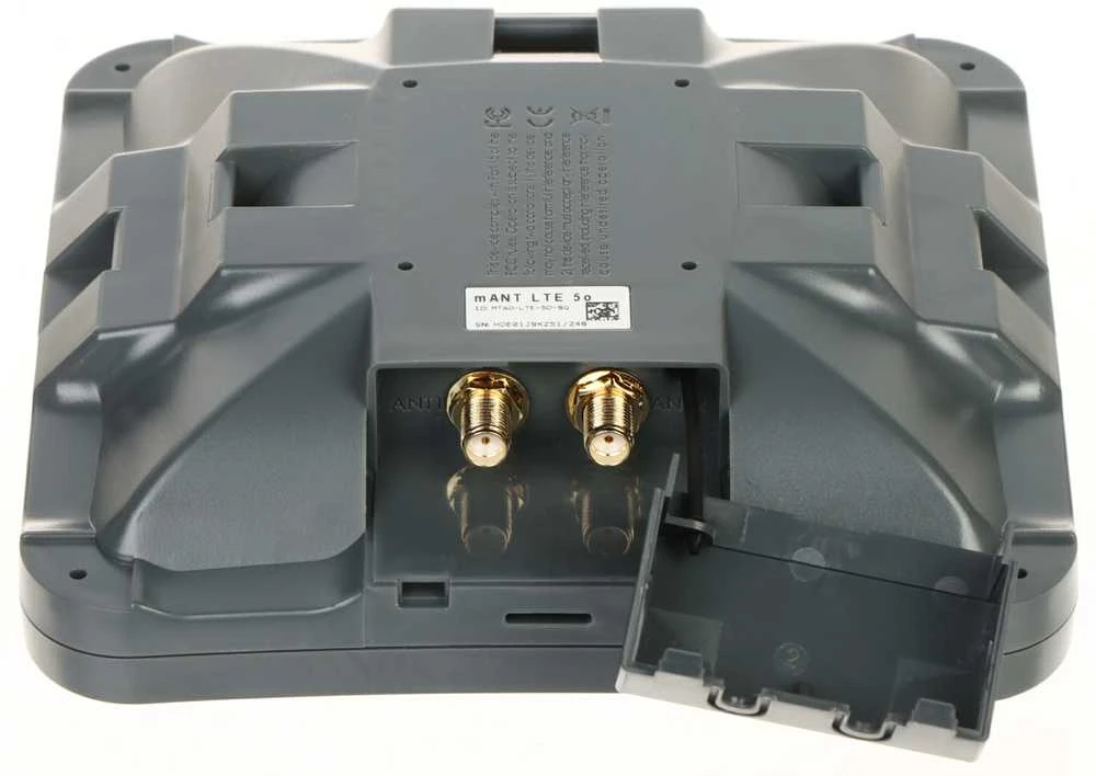 MIKROTIK MTAO-LTE-5D-SQ Mikrotik mANT LTE 5o - 5dBi LTE antena su 2 x SMA jungtimis
