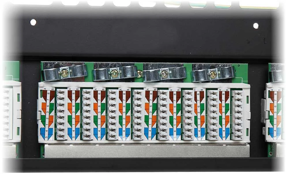 Dipol KOMUTACINIS SKYDELIS RJ-45 PP-24/RJ-C/FTP