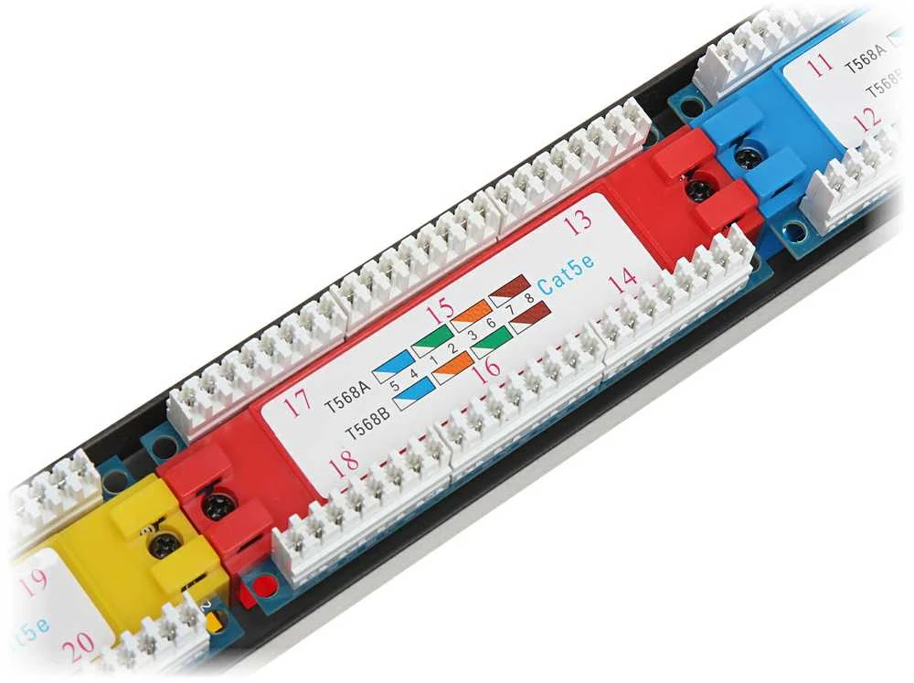 TST KOMUTACINIS SKYDELIS RJ-45 PP-24/RJ-KAT