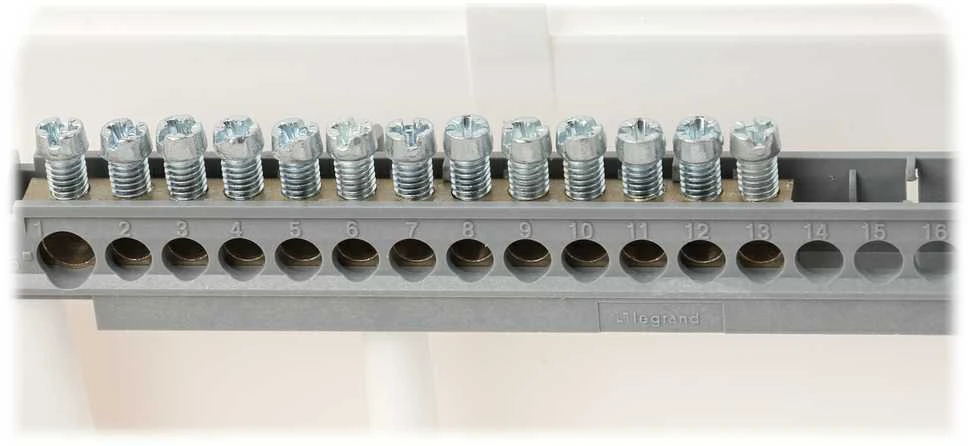 SKIRSTIKLIS VIRŠ TINKO 18-MODULINIS LE-137436 Practibox S LEGRAND